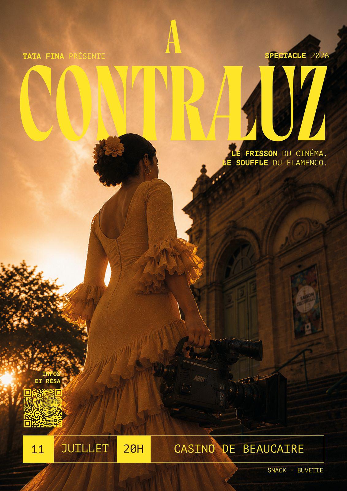 Affiche du spectacle A Contraluz : une danseuse de dos, en robe à volants, une caméra de cinéma à la main, sur les marches du Casino de Beaucaire au couchant